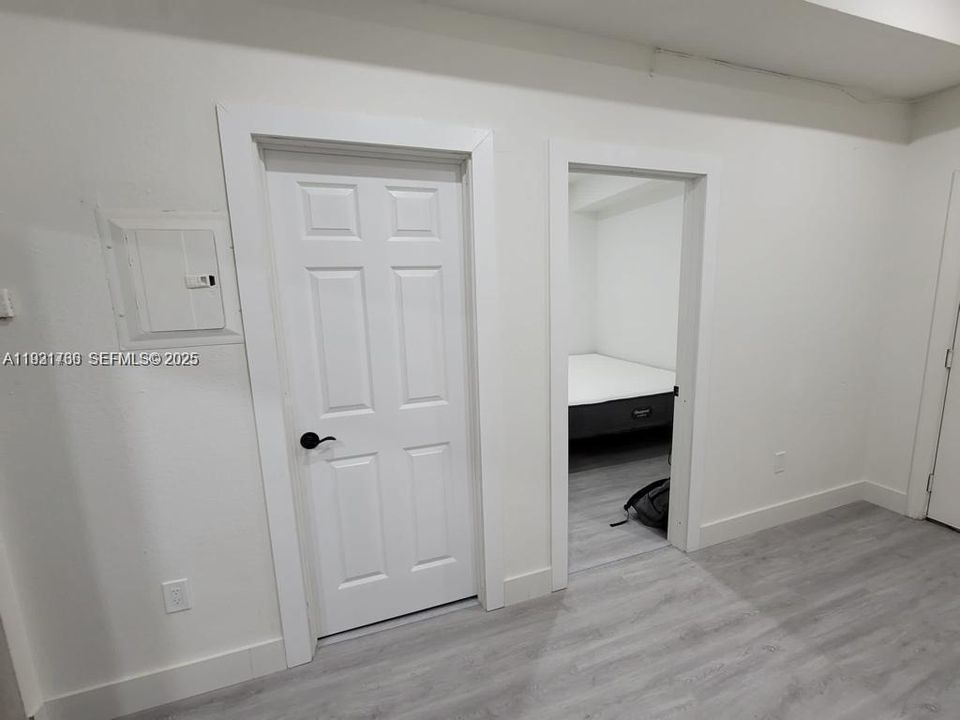 For Rent: $1,850 (2 beds, 1 baths, 5271 Square Feet)