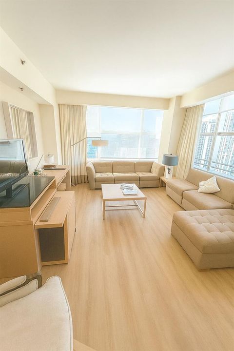 For Rent: $7,000 (2 beds, 2 baths, 1388 Square Feet)