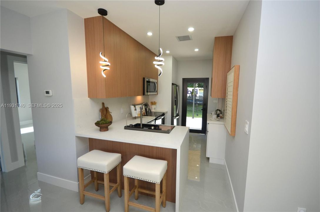 На продажу: $599,900 (3 спален, 2 ванн, 1079 Квадратных фут)