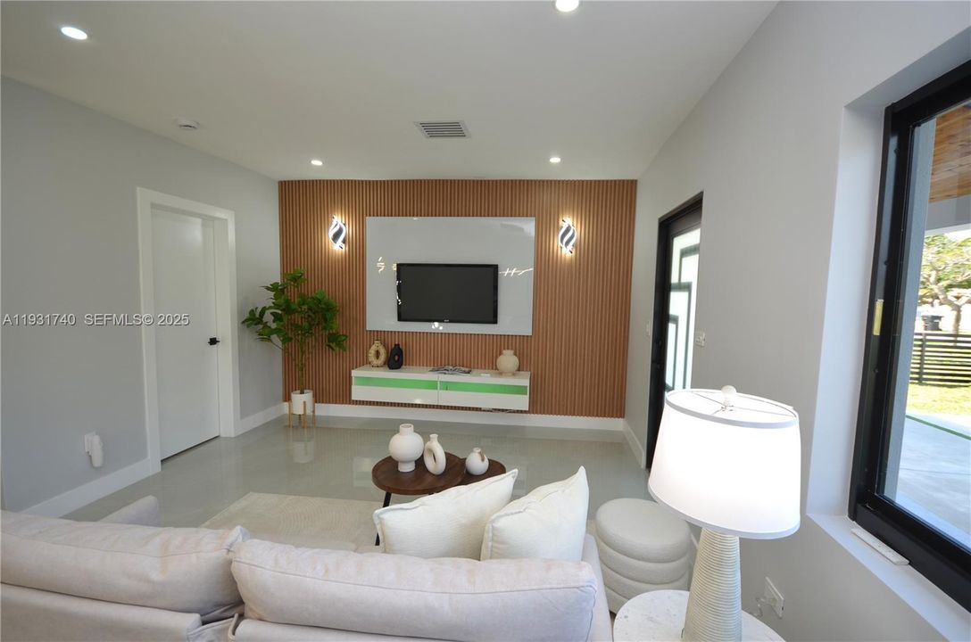 На продажу: $599,900 (3 спален, 2 ванн, 1079 Квадратных фут)