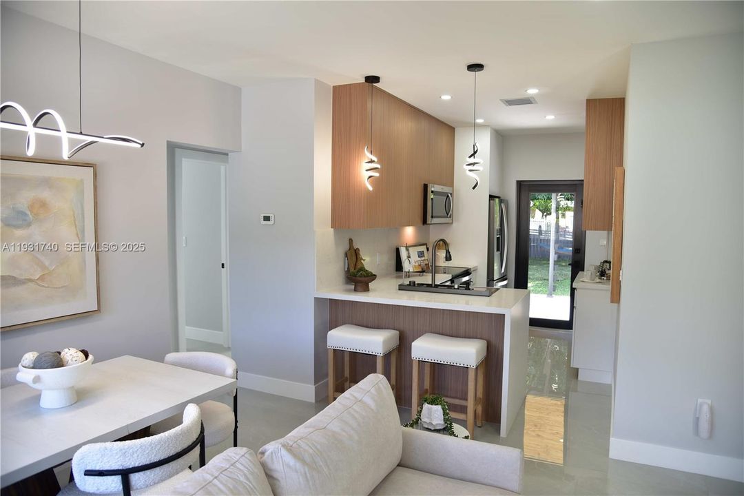 На продажу: $599,900 (3 спален, 2 ванн, 1079 Квадратных фут)