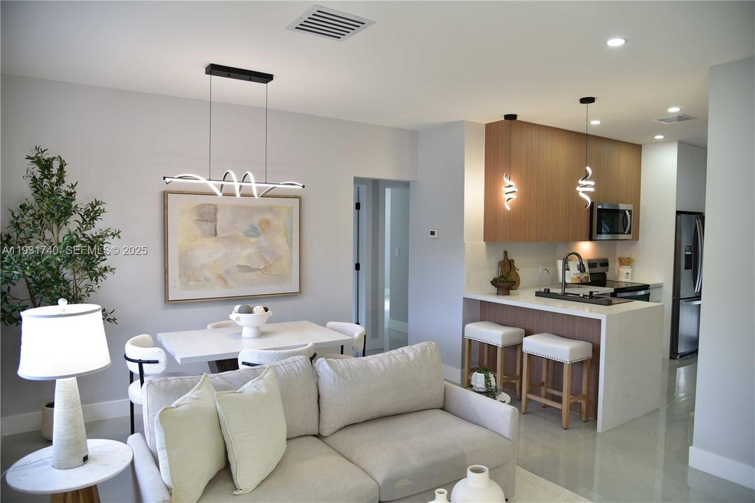 На продажу: $599,900 (3 спален, 2 ванн, 1079 Квадратных фут)