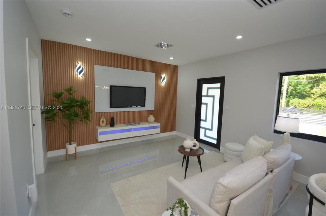 На продажу: $599,900 (3 спален, 2 ванн, 1079 Квадратных фут)