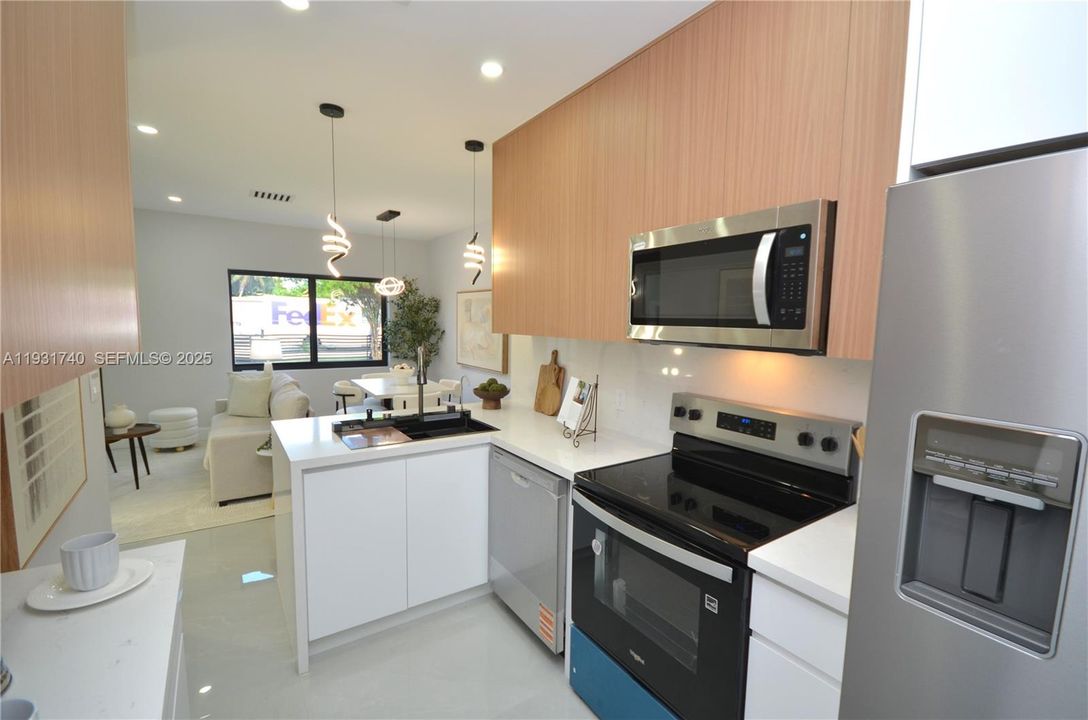 На продажу: $599,900 (3 спален, 2 ванн, 1079 Квадратных фут)