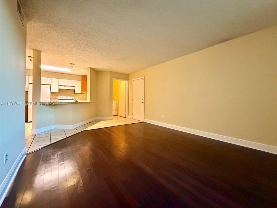 En Renta: $2,350 (3 camas, 2 baños, 1170 Pies cuadrados)