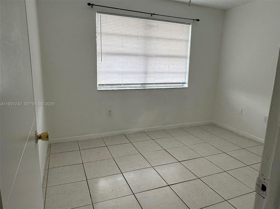 出租: $2,100 (2 贝兹, 1 浴室, 840 平方英尺)