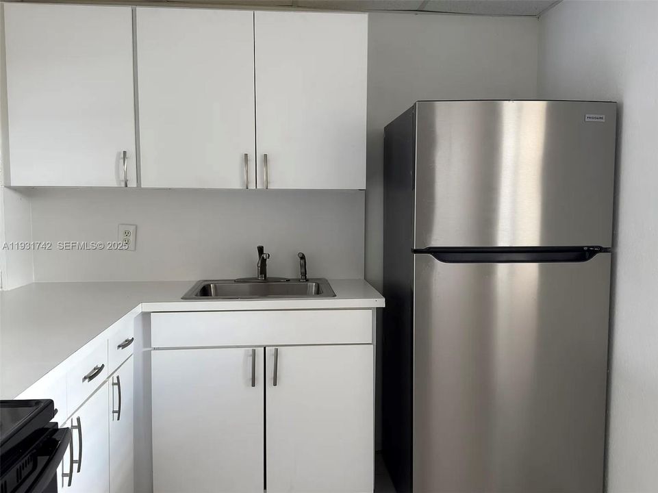 出租: $2,100 (2 贝兹, 1 浴室, 840 平方英尺)