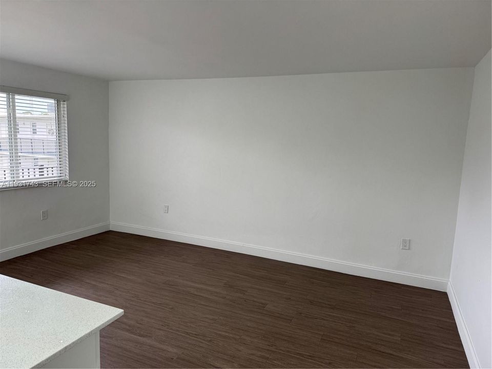 For Rent: $1,750 (1 beds, 1 baths, 675 Square Feet)