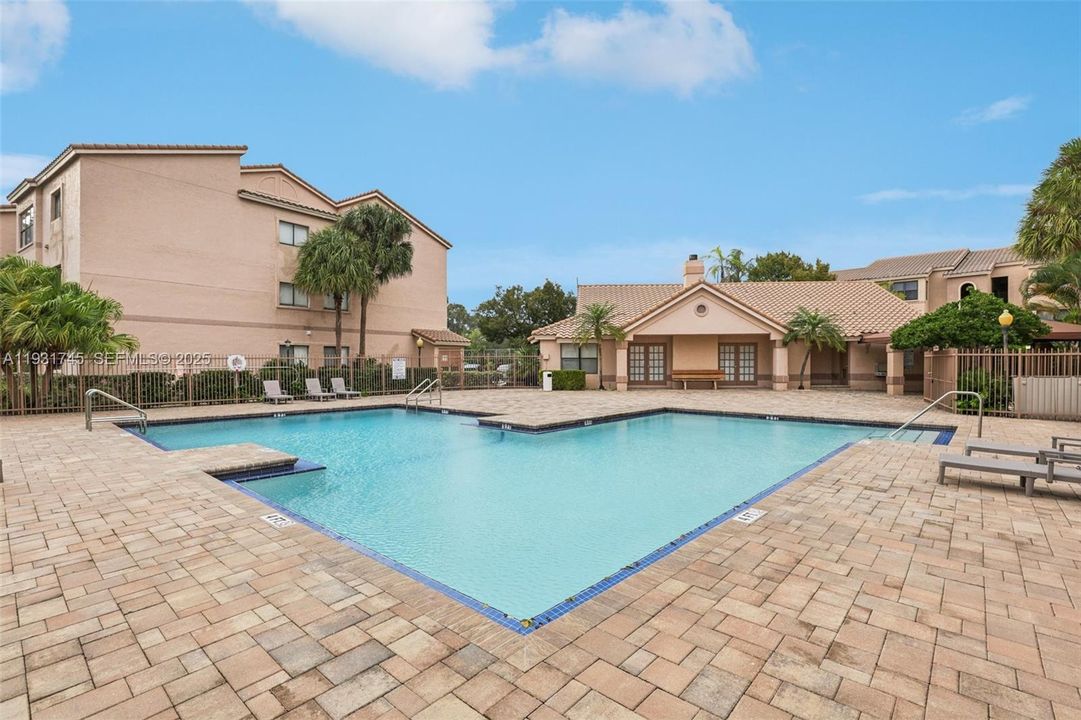 For Rent: $2,100 (1 beds, 1 baths, 805 Square Feet)