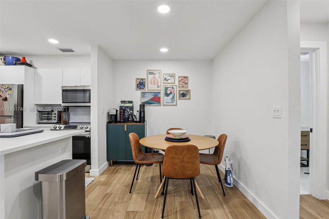 For Rent: $2,100 (1 beds, 1 baths, 805 Square Feet)