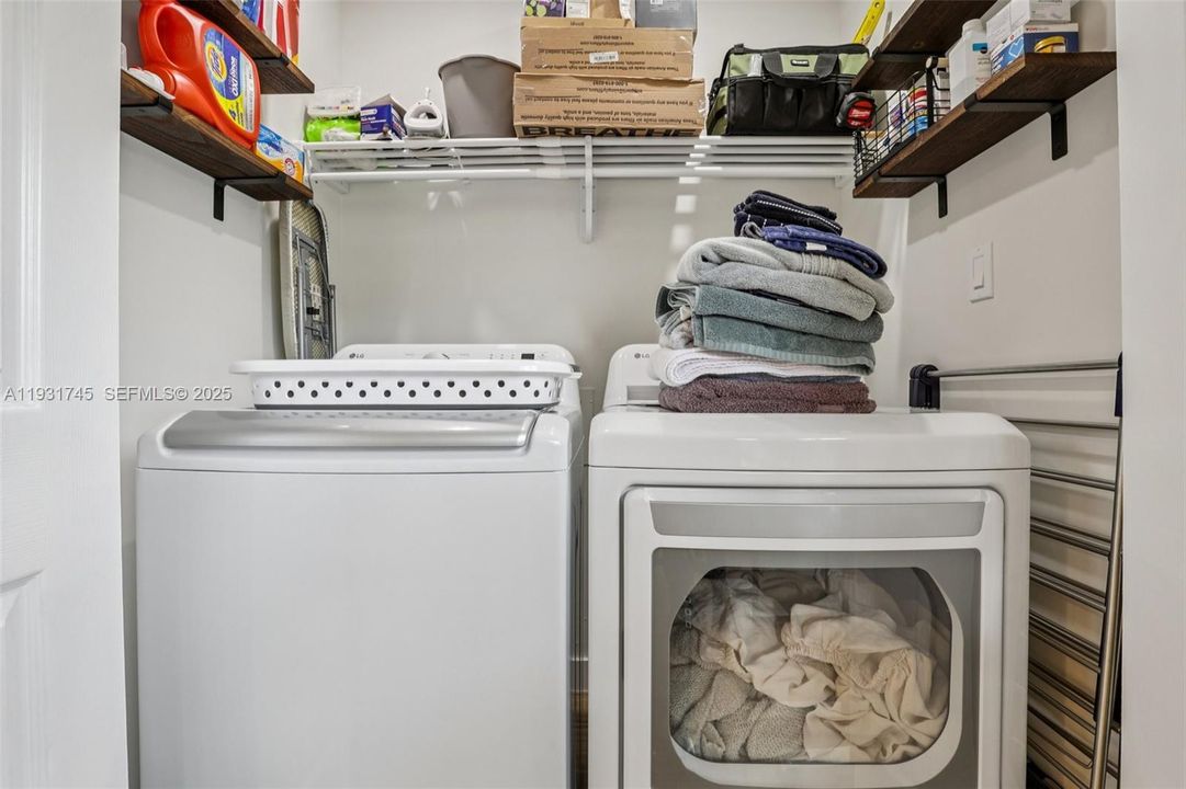 For Rent: $2,100 (1 beds, 1 baths, 805 Square Feet)