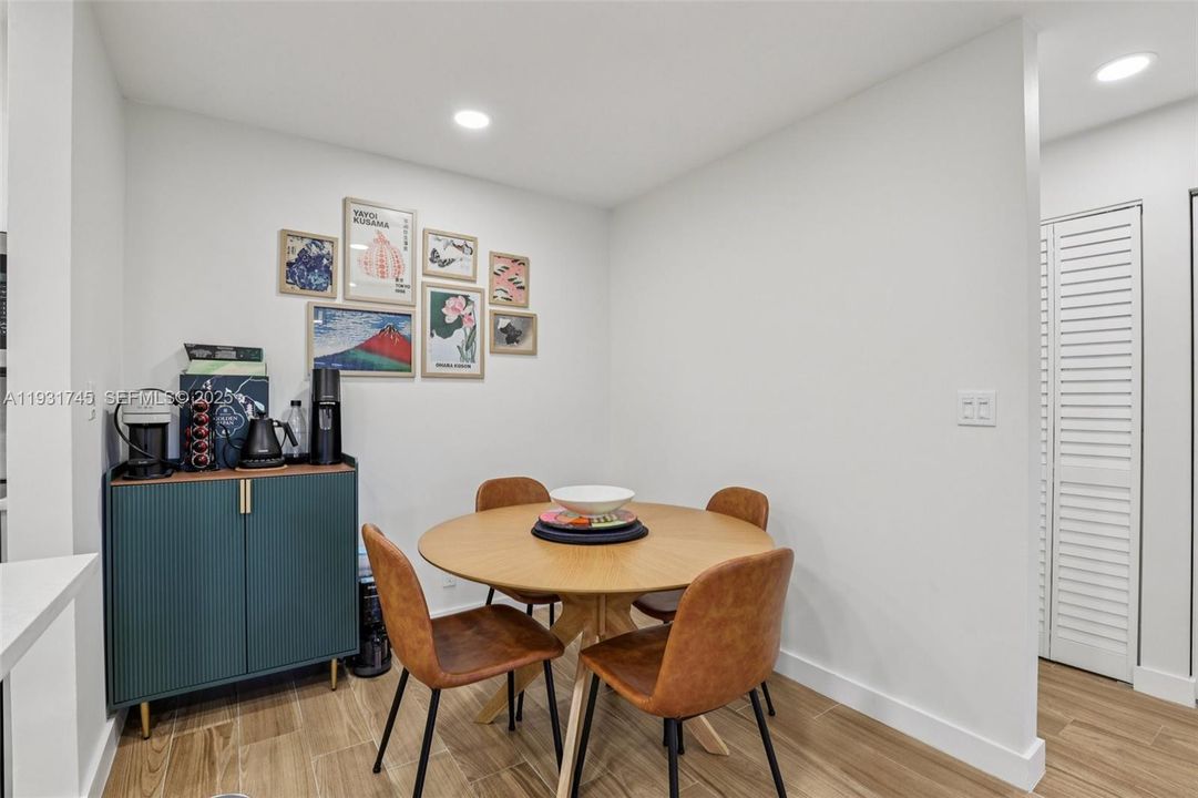 For Rent: $2,100 (1 beds, 1 baths, 805 Square Feet)