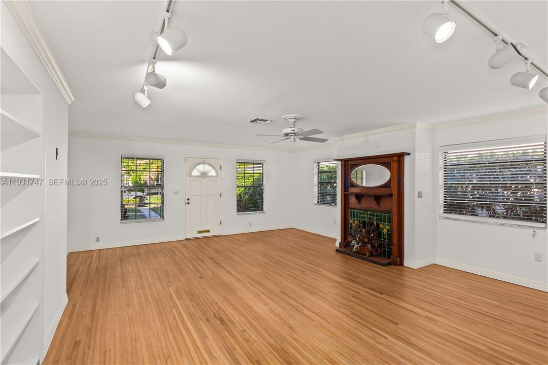 En Renta: $5,998 (4 camas, 3 baños, 2054 Pies cuadrados)