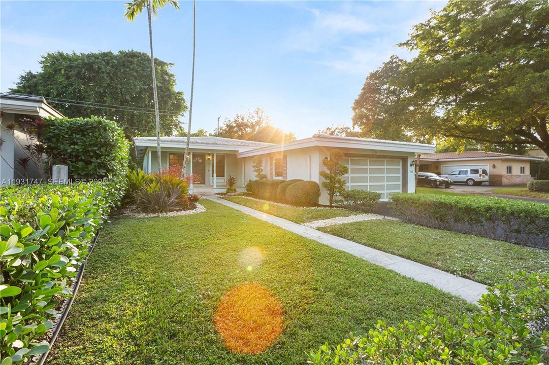 En Renta: $5,998 (4 camas, 3 baños, 2054 Pies cuadrados)