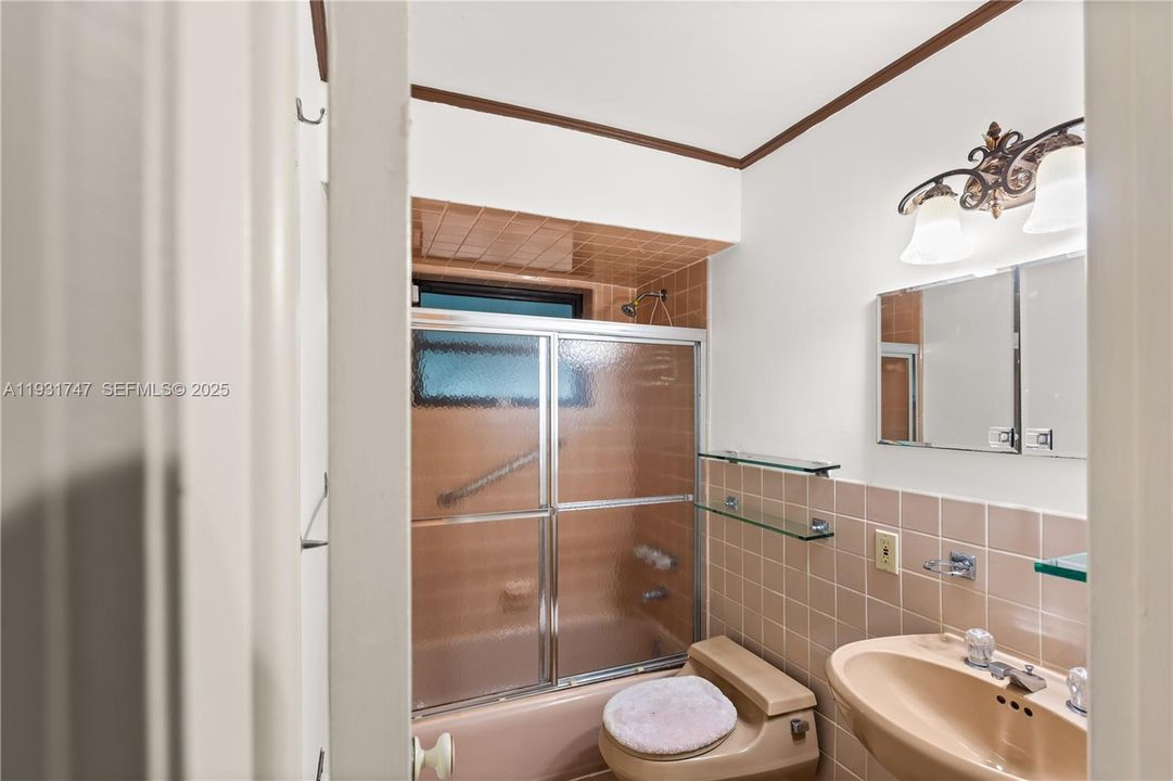 En Renta: $5,998 (4 camas, 3 baños, 2054 Pies cuadrados)