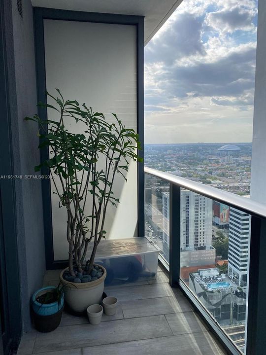 For Rent: $3,300 (1 beds, 1 baths, 684 Square Feet)