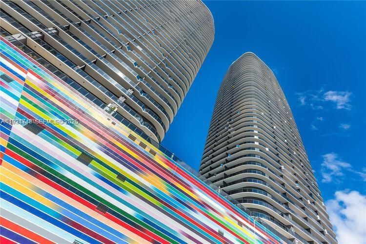 For Rent: $3,300 (1 beds, 1 baths, 684 Square Feet)