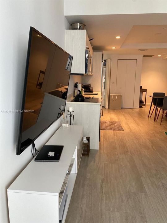 For Rent: $3,300 (1 beds, 1 baths, 684 Square Feet)