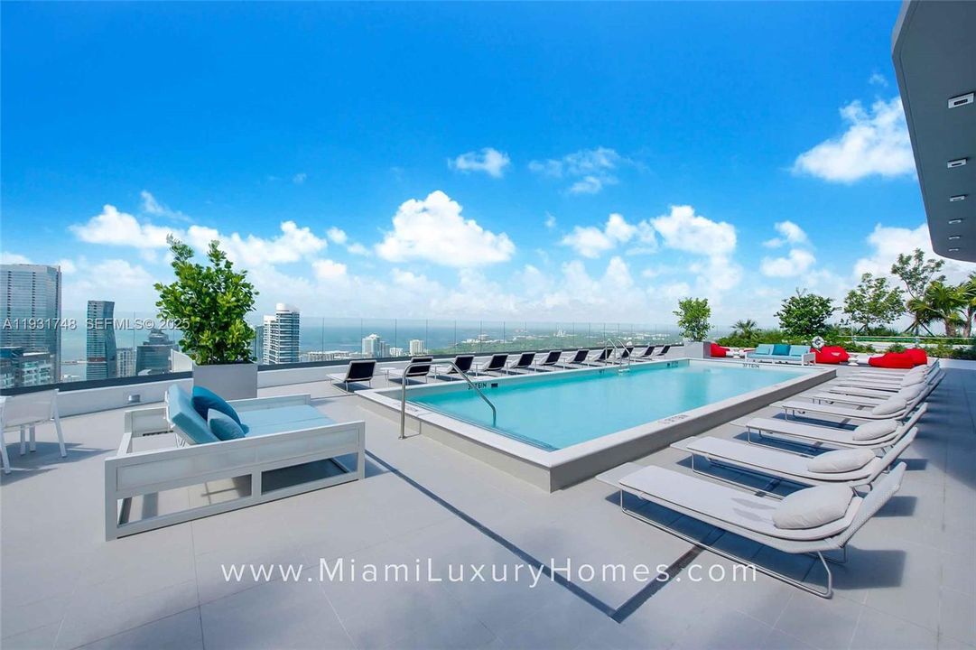 For Rent: $3,300 (1 beds, 1 baths, 684 Square Feet)