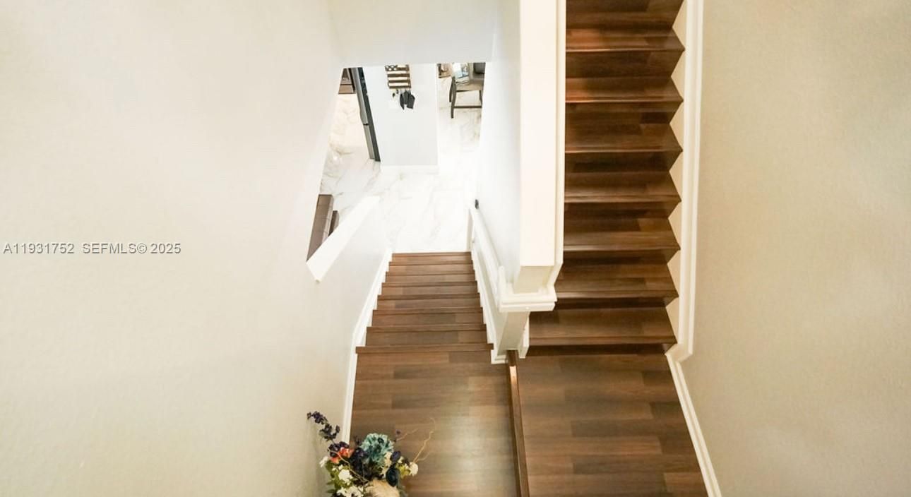 На продажу: $650,000 (5 спален, 3 ванн, 2835 Квадратных фут)