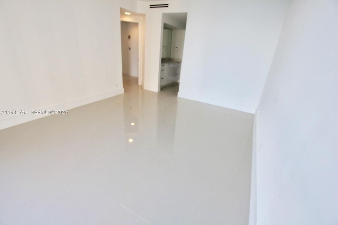 出租: $6,350 (3 贝兹, 3 浴室, 1703 平方英尺)