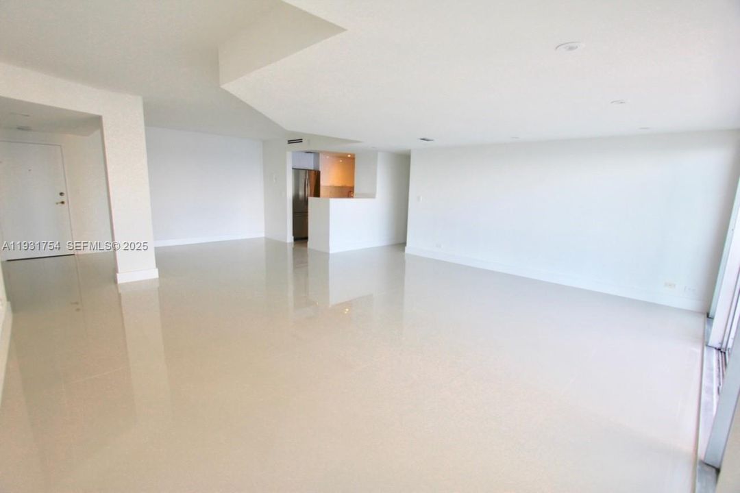 出租: $6,350 (3 贝兹, 3 浴室, 1703 平方英尺)