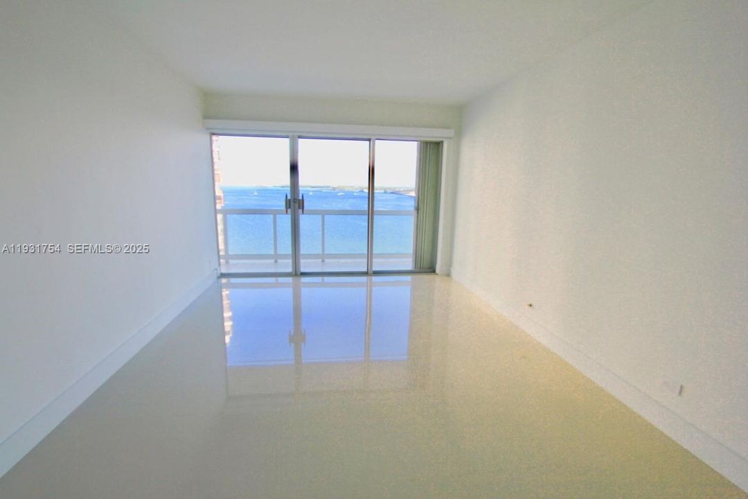 出租: $6,350 (3 贝兹, 3 浴室, 1703 平方英尺)