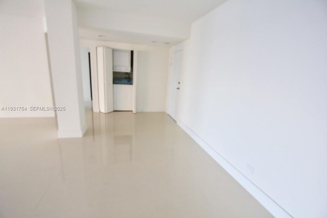 出租: $6,350 (3 贝兹, 3 浴室, 1703 平方英尺)