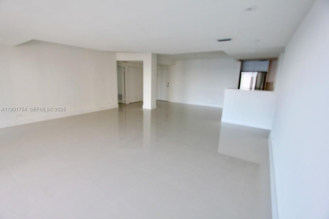 出租: $6,350 (3 贝兹, 3 浴室, 1703 平方英尺)