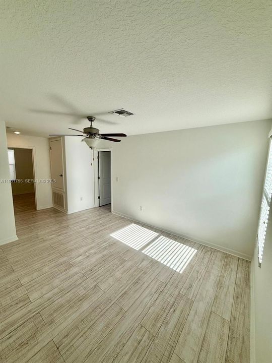 En Venta: $370,000 (5 camas, 2 baños, 2254 Pies cuadrados)