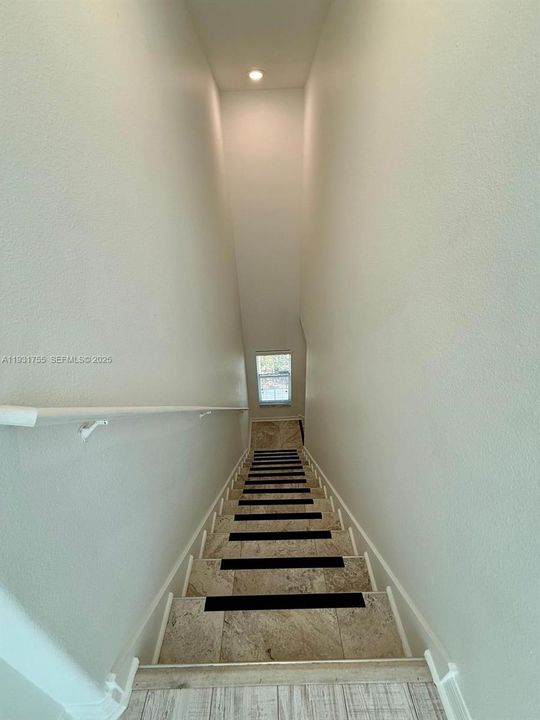 En Venta: $370,000 (5 camas, 2 baños, 2254 Pies cuadrados)