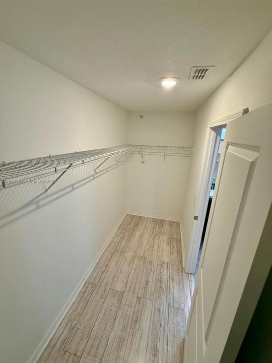 En Venta: $370,000 (5 camas, 2 baños, 2254 Pies cuadrados)