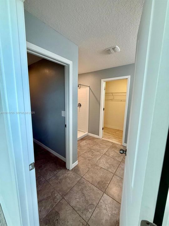 En Venta: $370,000 (5 camas, 2 baños, 2254 Pies cuadrados)