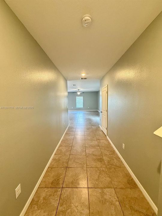 En Venta: $370,000 (5 camas, 2 baños, 2254 Pies cuadrados)