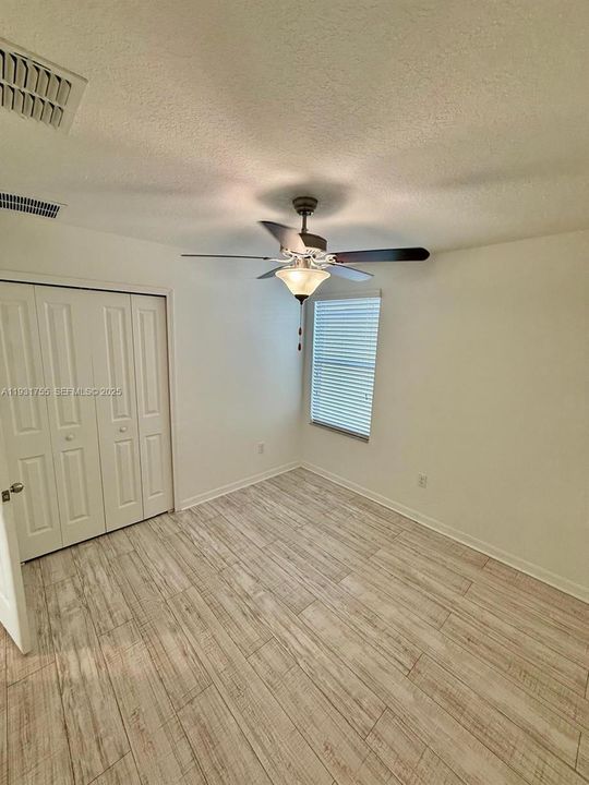 En Venta: $370,000 (5 camas, 2 baños, 2254 Pies cuadrados)