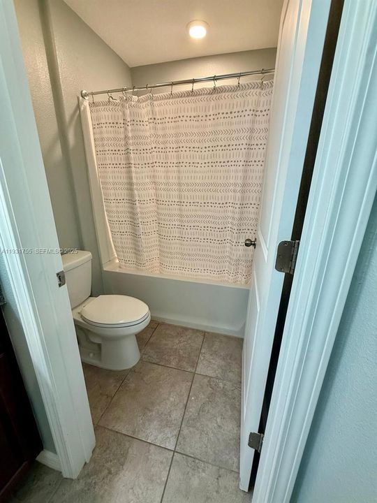 En Venta: $370,000 (5 camas, 2 baños, 2254 Pies cuadrados)