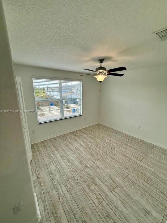 En Venta: $370,000 (5 camas, 2 baños, 2254 Pies cuadrados)