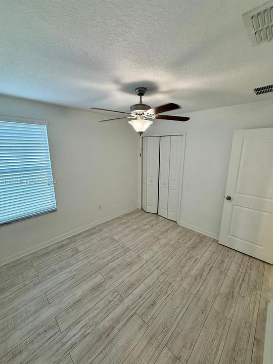 En Venta: $370,000 (5 camas, 2 baños, 2254 Pies cuadrados)