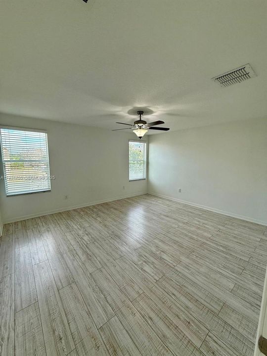 En Venta: $370,000 (5 camas, 2 baños, 2254 Pies cuadrados)