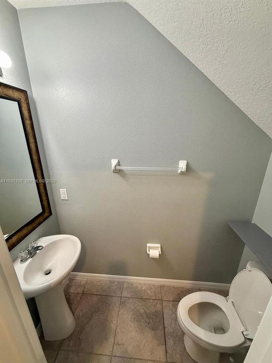 En Venta: $370,000 (5 camas, 2 baños, 2254 Pies cuadrados)