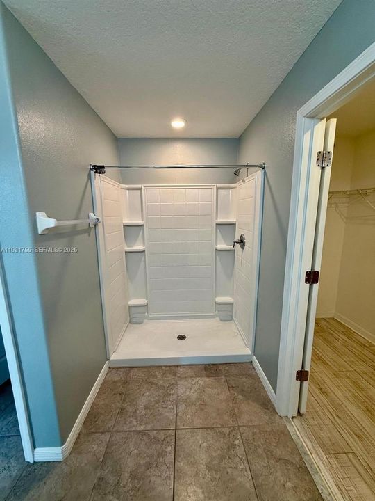 En Venta: $370,000 (5 camas, 2 baños, 2254 Pies cuadrados)