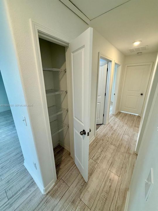 En Venta: $370,000 (5 camas, 2 baños, 2254 Pies cuadrados)