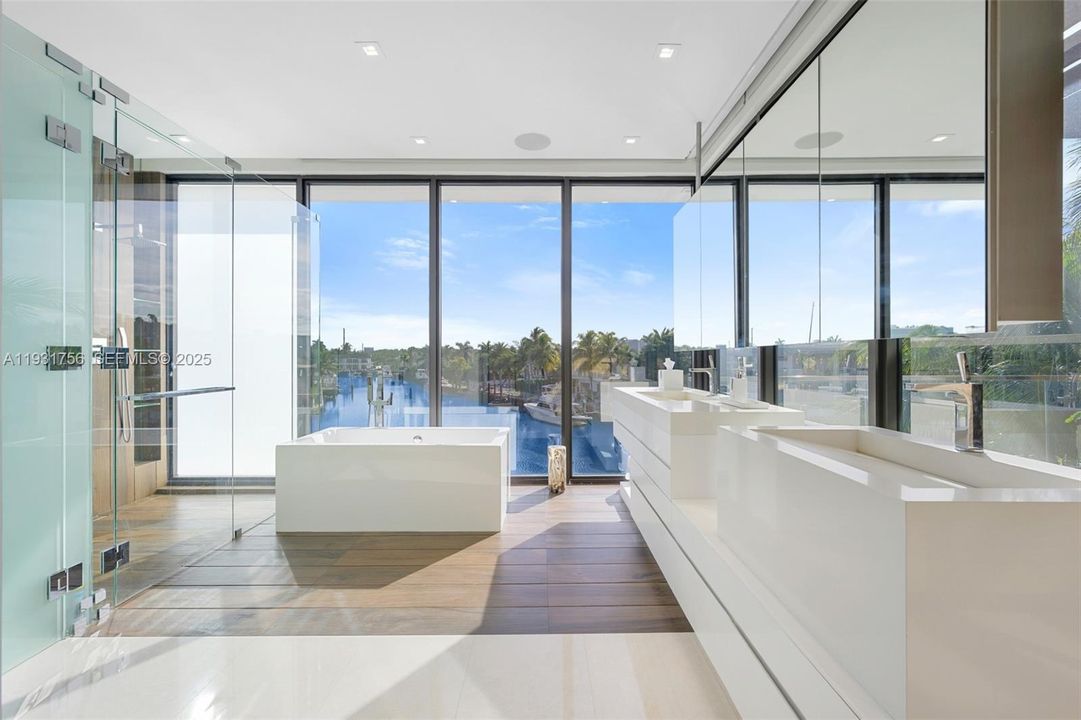 For Rent: $60,000 (5 beds, 5 baths, 5492 Square Feet)