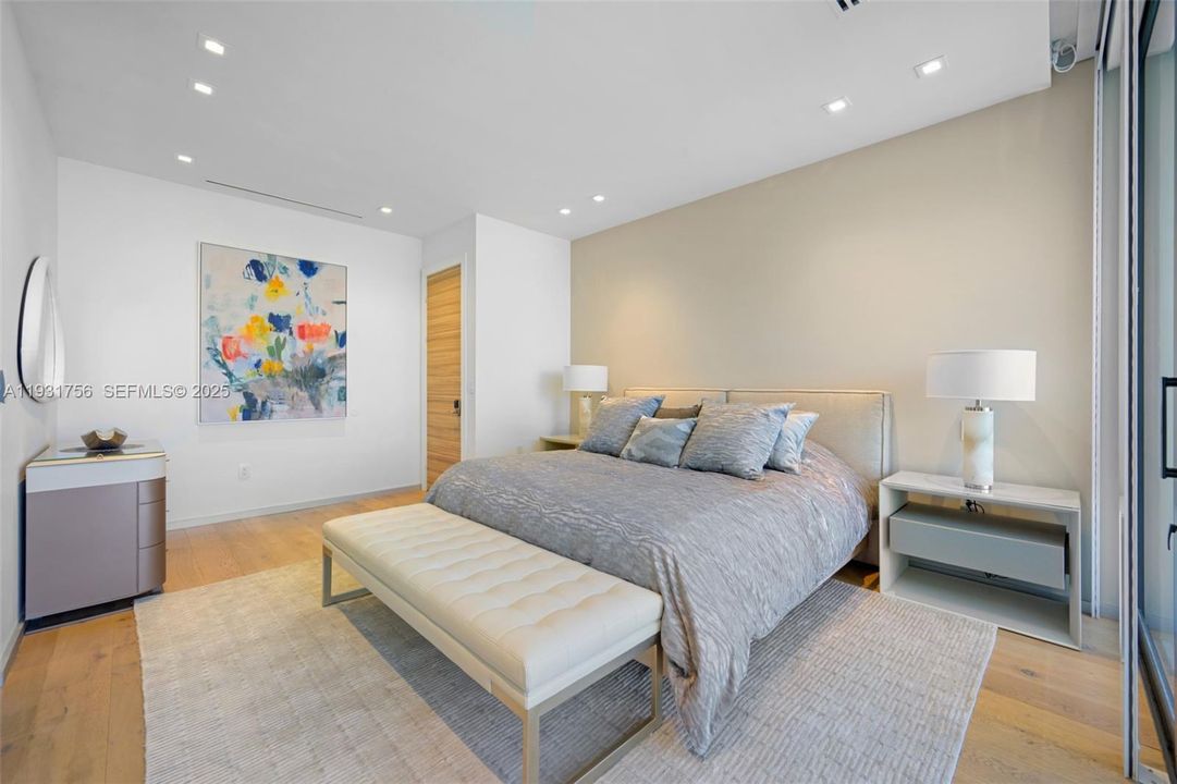 For Rent: $60,000 (5 beds, 5 baths, 5492 Square Feet)