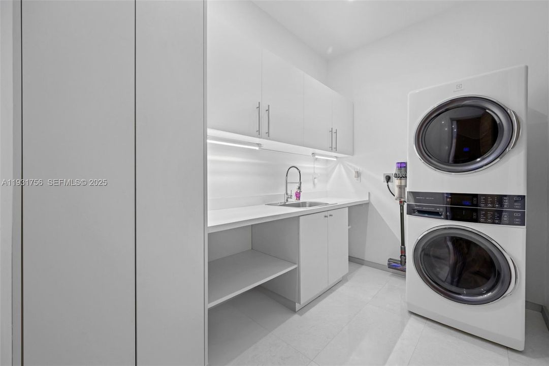 For Rent: $60,000 (5 beds, 5 baths, 5492 Square Feet)