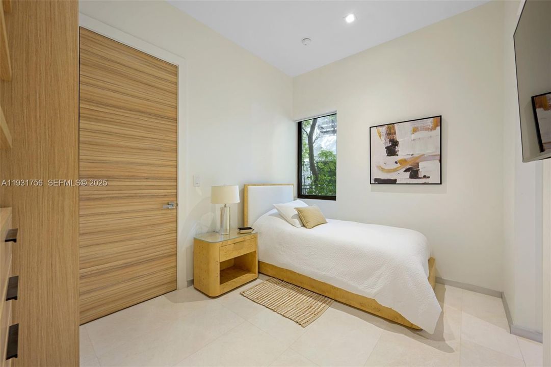 For Rent: $60,000 (5 beds, 5 baths, 5492 Square Feet)