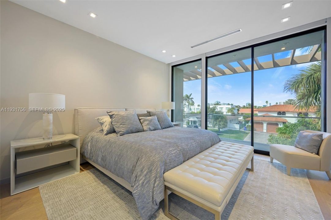 For Rent: $60,000 (5 beds, 5 baths, 5492 Square Feet)