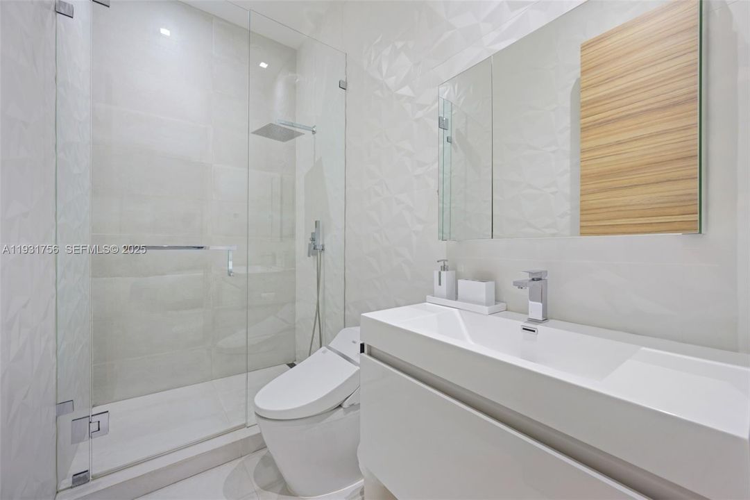 For Rent: $60,000 (5 beds, 5 baths, 5492 Square Feet)