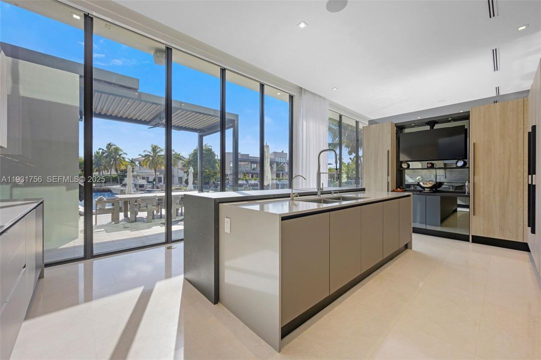 For Rent: $60,000 (5 beds, 5 baths, 5492 Square Feet)