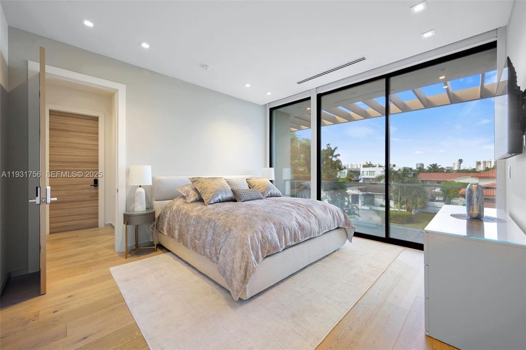 For Rent: $60,000 (5 beds, 5 baths, 5492 Square Feet)